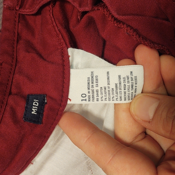 Deep red American eagle “midi” shorts - Picture 3 of 4